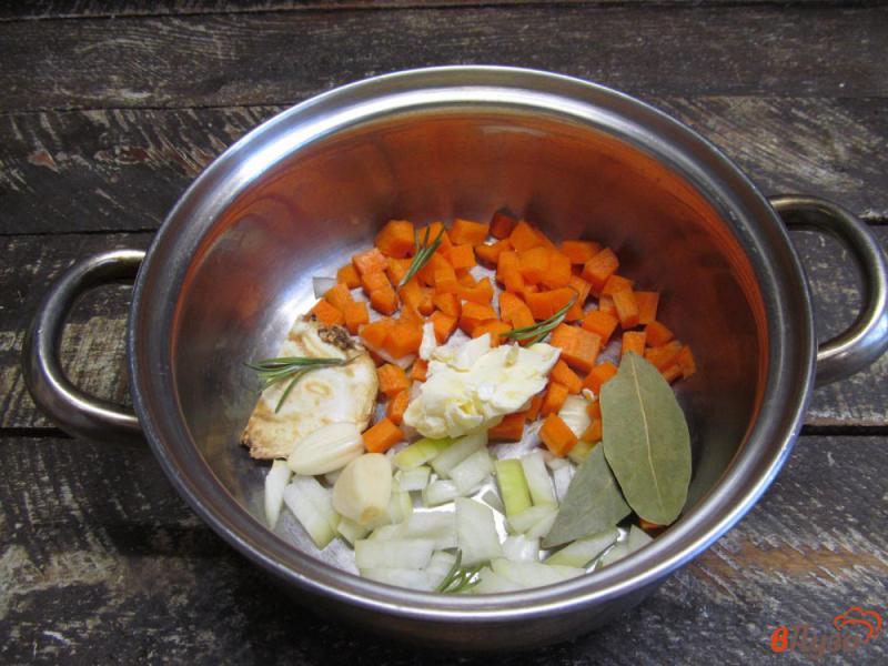 Фото приготовление рецепта: Рисовый суп с фасолью и грибным соусом шаг №1