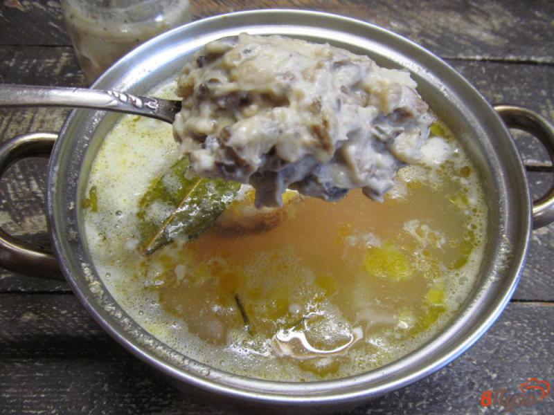 Фото приготовление рецепта: Рисовый суп с фасолью и грибным соусом шаг №3