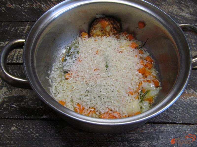 Фото приготовление рецепта: Рисовый суп с фасолью и грибным соусом шаг №2
