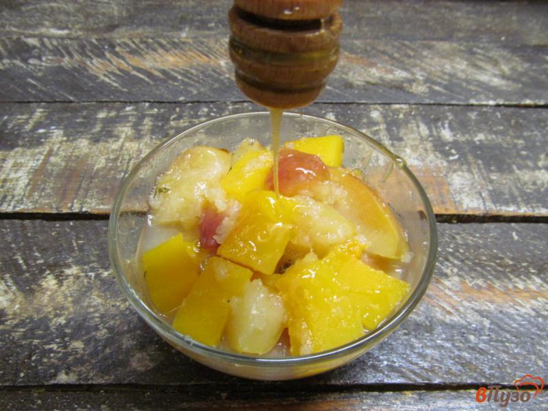 Фото приготовление рецепта: Десерт из тыквы и яблока в соке ананаса шаг №5