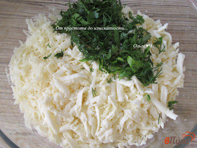 Фото приготовление рецепта: Сырные лепешки на йогурте шаг №4