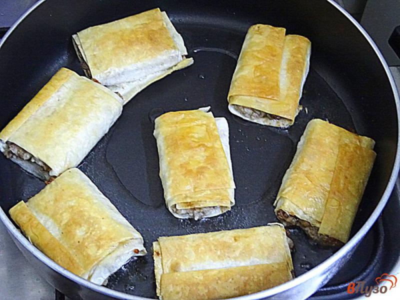 Фото приготовление рецепта: Пирожки с мясом из лаваша шаг №7