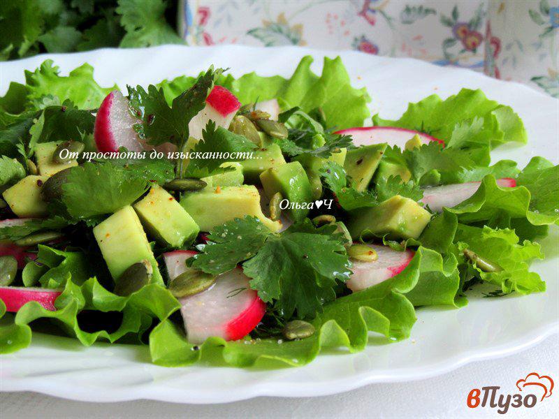 Фото приготовление рецепта: Зеленый салат с редисом шаг №6