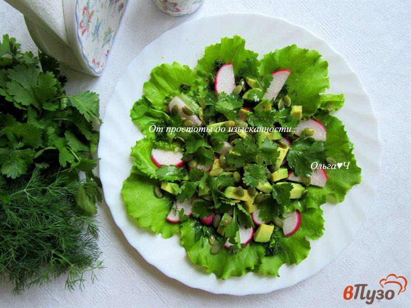 Фото приготовление рецепта: Зеленый салат с редисом шаг №5