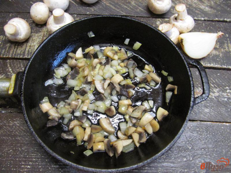 Фото приготовление рецепта: Пирожки из лаваша с грибами и баклажаном шаг №2