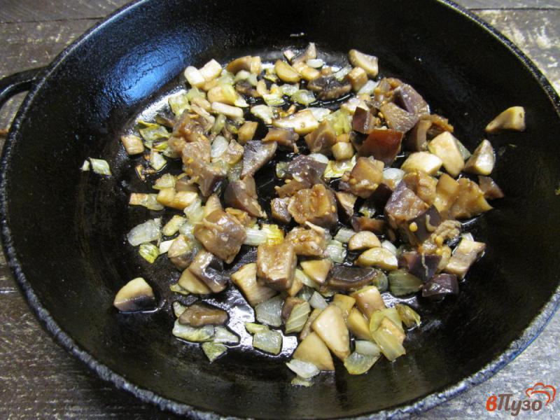 Фото приготовление рецепта: Пирожки из лаваша с грибами и баклажаном шаг №3