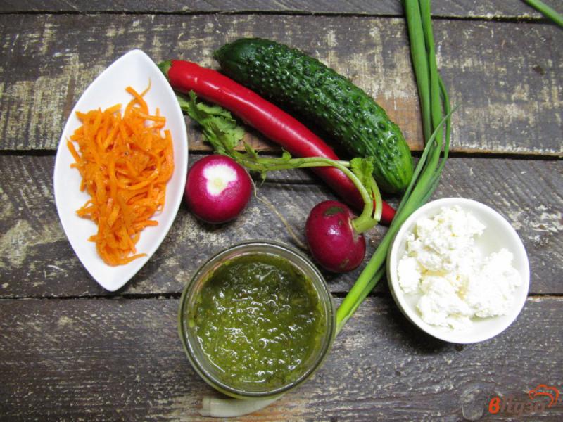 Фото приготовление рецепта: Салат из свежих овощей с морковью по-корейски и творогом шаг №1