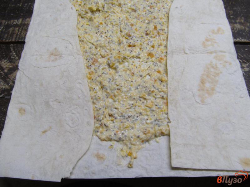 Фото приготовление рецепта: Пирог из лаваша с творогом тыквой и курагой шаг №8