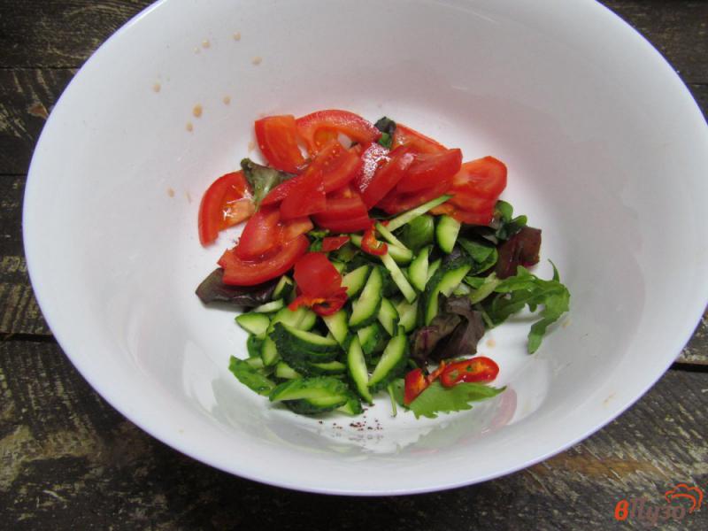Фото приготовление рецепта: Салат фаттуш из овощей с зеленью и сухариками шаг №5