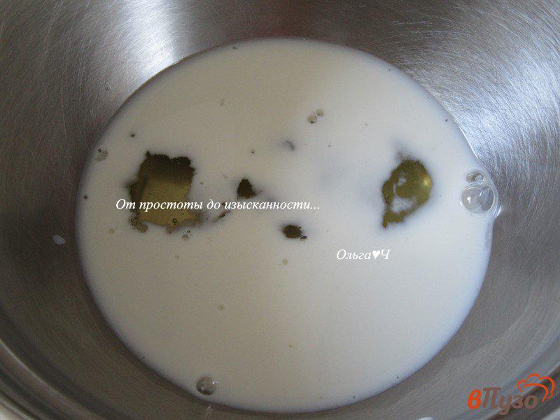 Фото приготовление рецепта: Белковый омлет с молодой капустой, рукколой и кинзой шаг №1