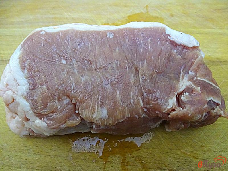 Фото приготовление рецепта: Свинина в сметанном соусе шаг №1