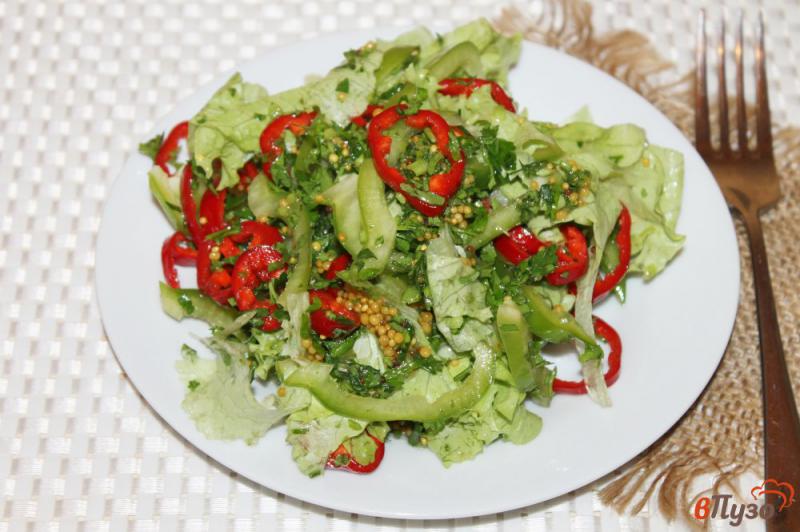 Фото приготовление рецепта: Зеленый салат с перцем шаг №5