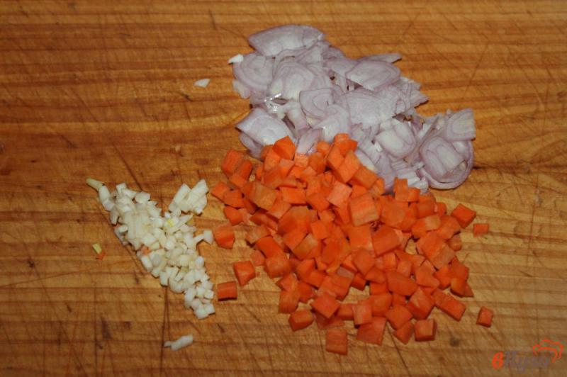 Фото приготовление рецепта: Фрикадельки из толстолобика в томатном соусе шаг №2