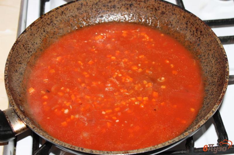 Фото приготовление рецепта: Фрикадельки из толстолобика в томатном соусе шаг №3