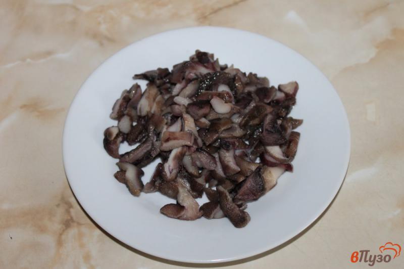 Фото приготовление рецепта: Блины с капустой и грибами шаг №4