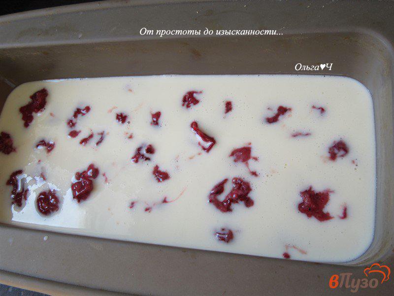 Фото приготовление рецепта: Овсяно-йогуртовый крамбль с вишней и корицей шаг №6