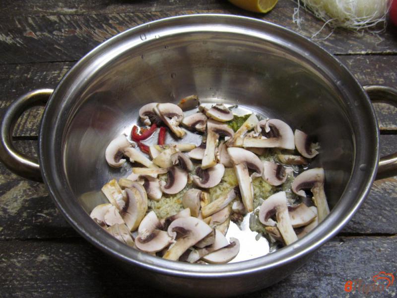Фото приготовление рецепта: Тайский кокосовый суп шаг №3