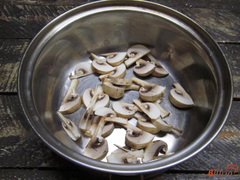 Фото приготовление рецепта: Каша из трех круп с грибами шаг №1