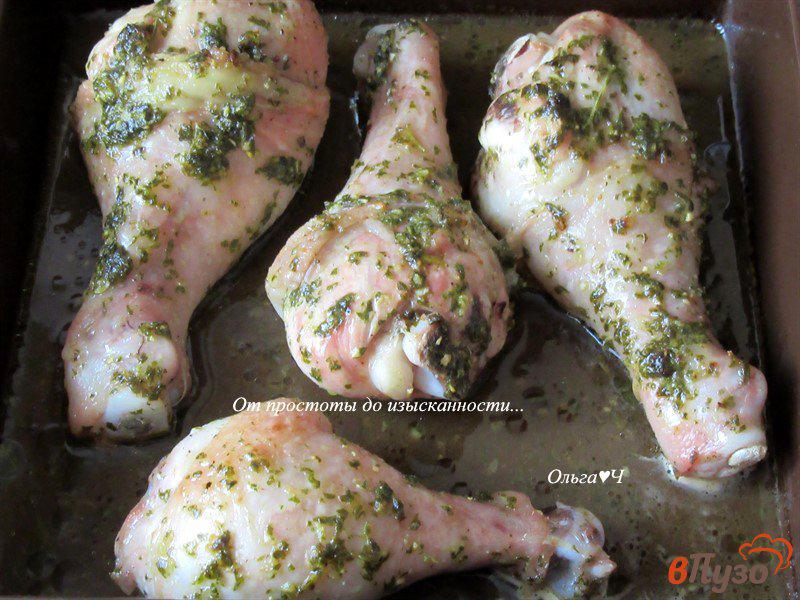 Фото приготовление рецепта: Куриные голени в маринаде «Мохито» шаг №4