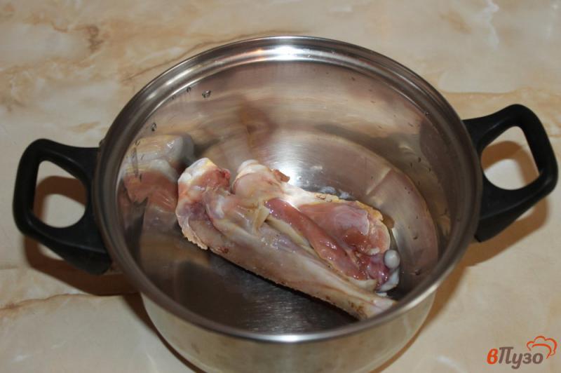 Фото приготовление рецепта: Курино - овощной бульон с вермишелью и мясом шаг №1