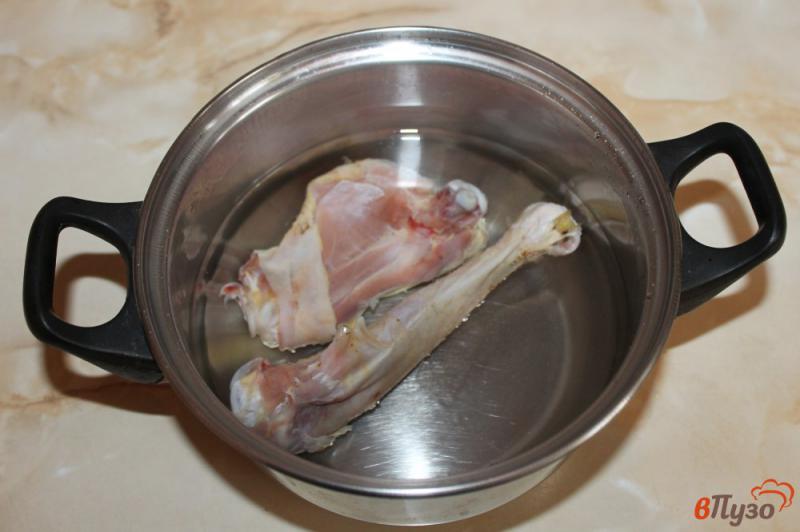 Фото приготовление рецепта: Курино - овощной бульон с вермишелью и мясом шаг №2