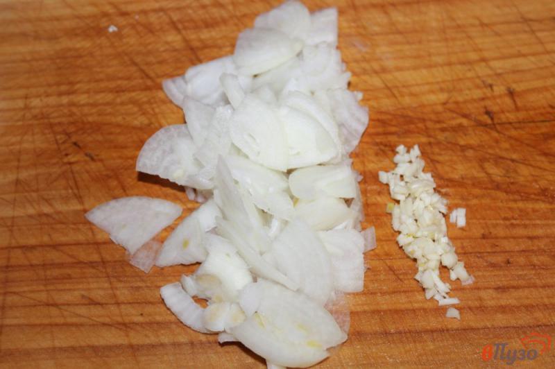 Фото приготовление рецепта: Картофельная запеканка с фаршем и грибами шаг №4