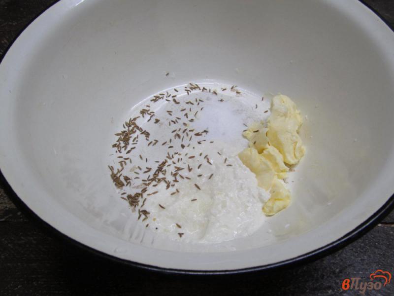 Фото приготовление рецепта: Гречнево-ржаные крекеры с творогом шаг №3
