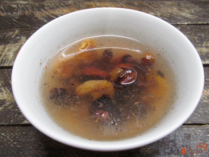 Фото приготовление рецепта: Чай с сухофруктами шаг №2