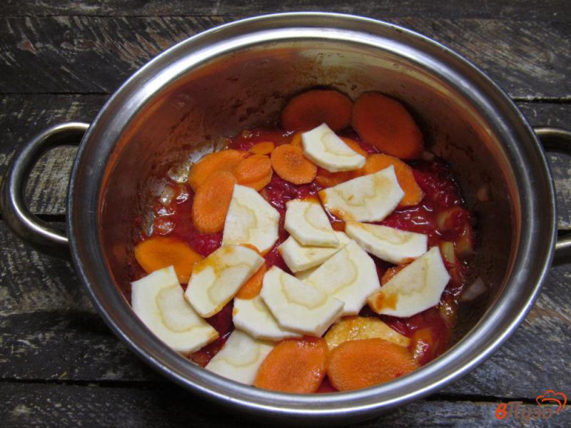 Фото приготовление рецепта: Вегетарианский томатный суп шаг №2