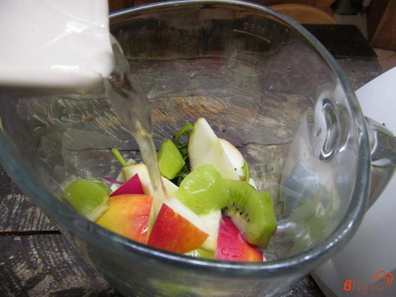 Фото приготовление рецепта: Коктейль из фруктов и овощей шаг №3