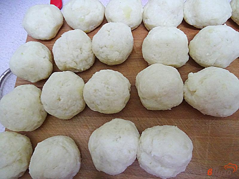 Фото приготовление рецепта: Зразы картофельные со свининой и сыром шаг №7
