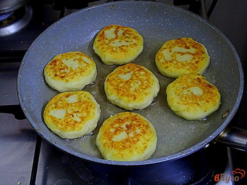Фото приготовление рецепта: Зразы картофельные со свининой и сыром шаг №9