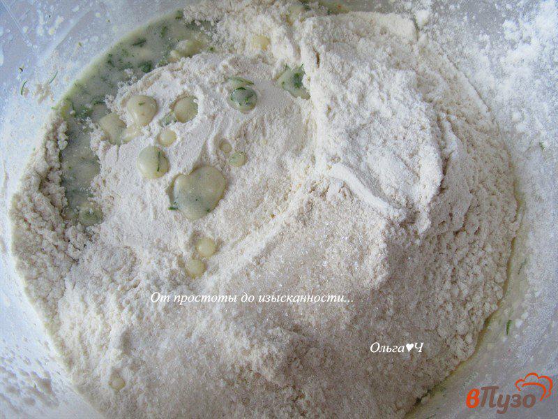 Фото приготовление рецепта: Кекс с зеленью «Два сыра» шаг №3