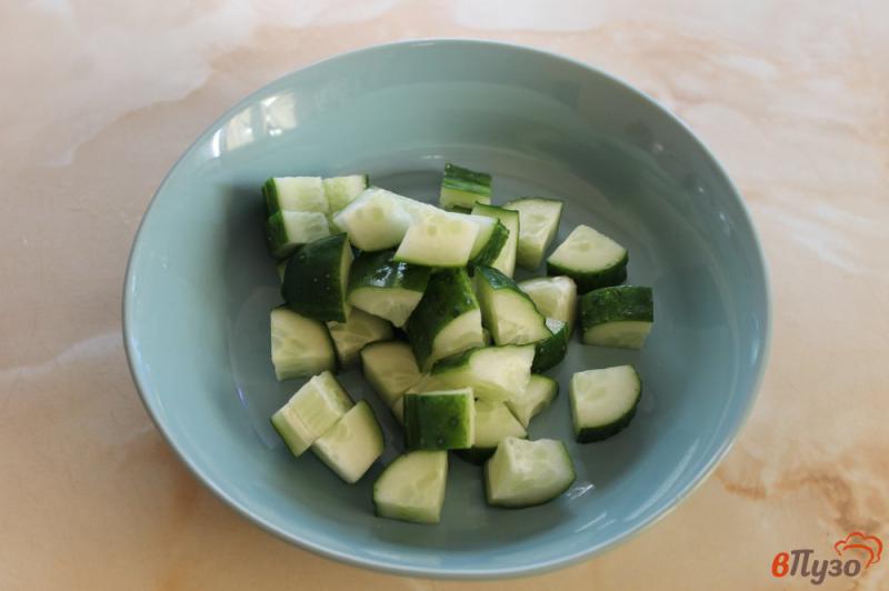 Фото приготовление рецепта: Овощной салат с оливками и сыром шаг №1