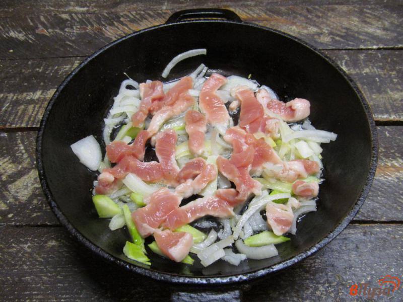 Фото приготовление рецепта: Свинина с брокколи под соевым соусом шаг №5