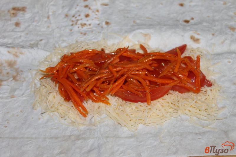 Фото приготовление рецепта: Лаваш на перекус с морковью по - корейски и сыром шаг №3