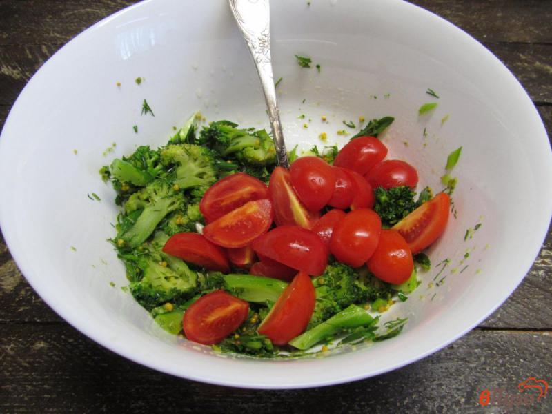Фото приготовление рецепта: Салат из помидора с капустой брокколи шаг №6