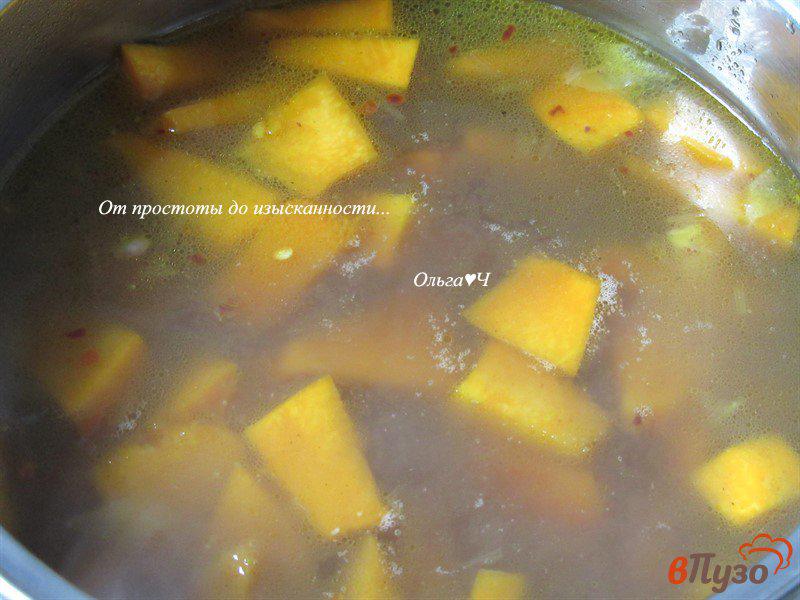 Фото приготовление рецепта: Палестинский суп из чечевицы и тыквы шаг №4