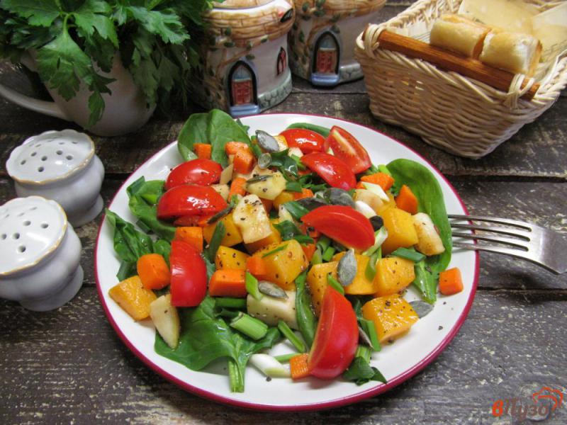 Фото приготовление рецепта: Салат из тыквы с помидором черри и яблоком шаг №7