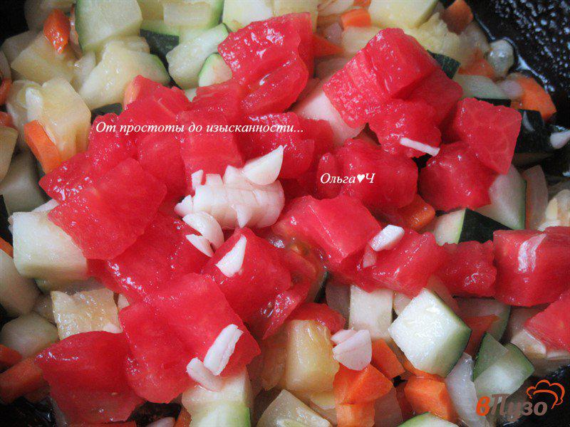 Фото приготовление рецепта: Овощное рагу с морским языком и базиликом шаг №2