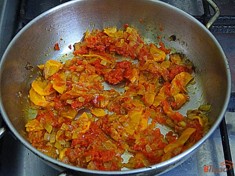 Фото приготовление рецепта: Томатный суп с вермишелью (Zupa pomidorowa) шаг №4