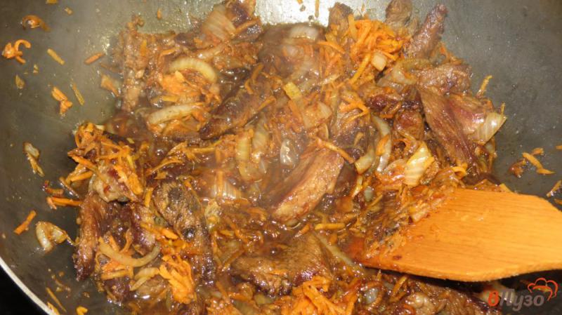 Фото приготовление рецепта: Фунчоза со свининой и соевым соусом шаг №4