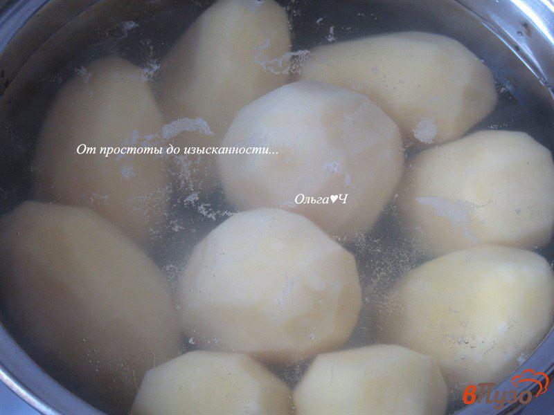 Фото приготовление рецепта: Давленый картофель с чесноком и паприкой шаг №1