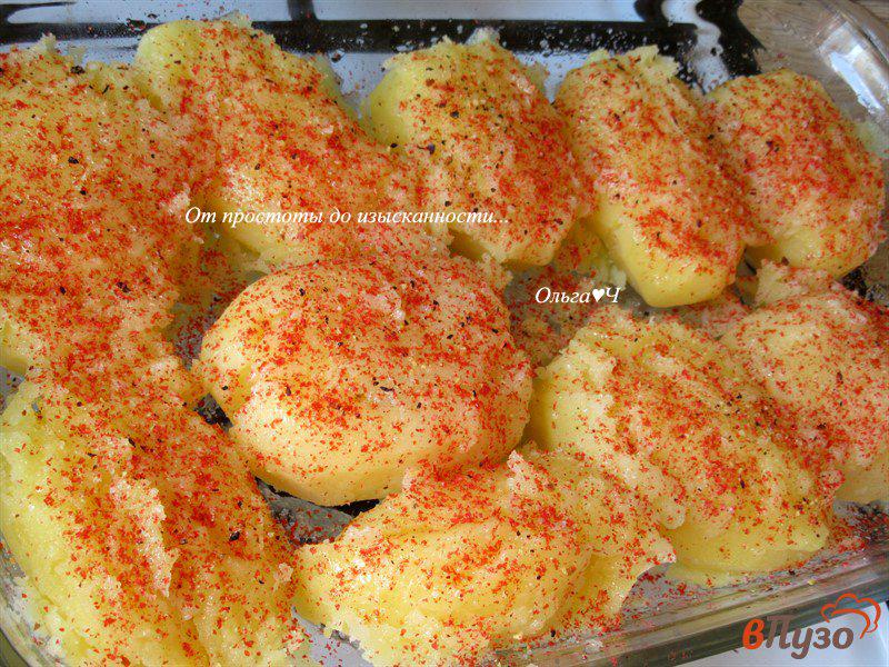 Фото приготовление рецепта: Давленый картофель с чесноком и паприкой шаг №4