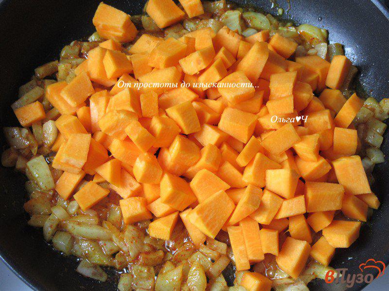 Фото приготовление рецепта: Овощное рагу из тыквы с горохом шаг №3