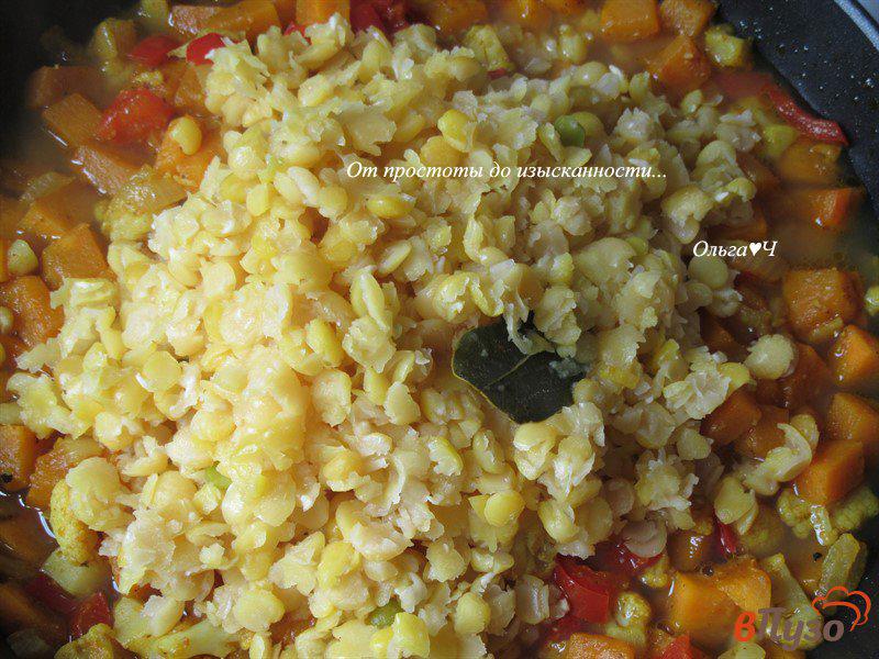 Фото приготовление рецепта: Овощное рагу из тыквы с горохом шаг №6