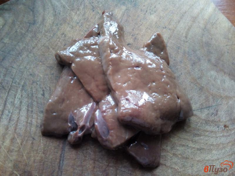 Фото приготовление рецепта: Печень говяжья в яблочном соусе шаг №1