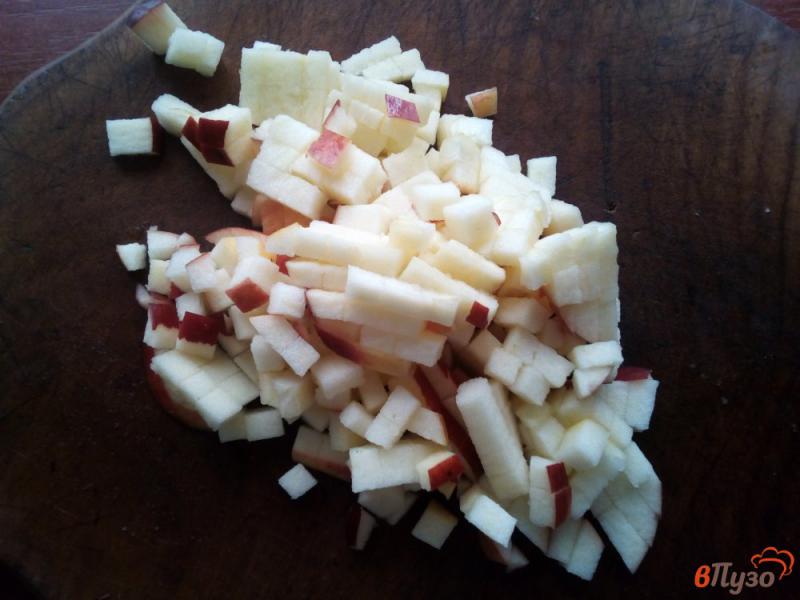 Фото приготовление рецепта: Печень говяжья в яблочном соусе шаг №3