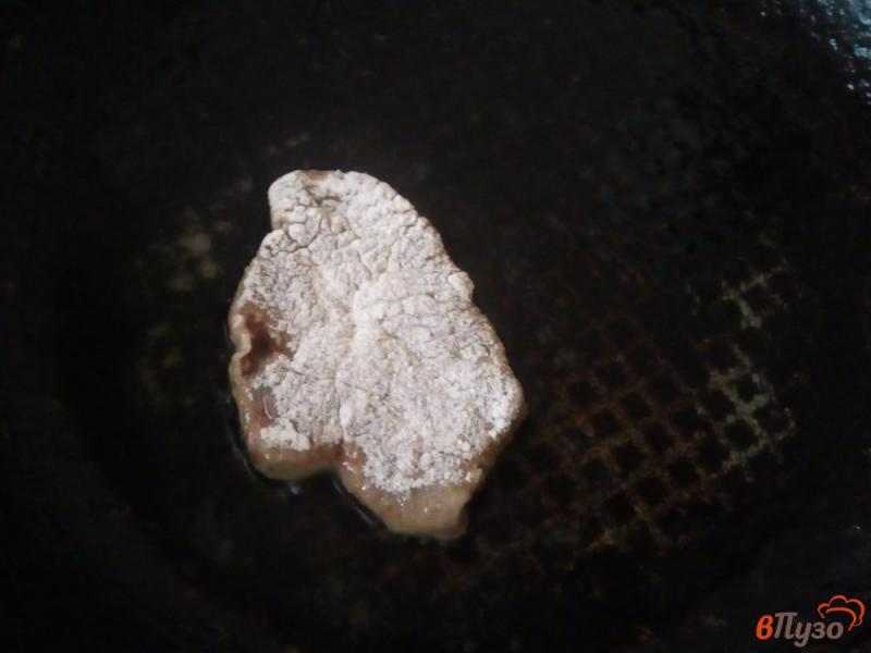 Фото приготовление рецепта: Печень говяжья в яблочном соусе шаг №7