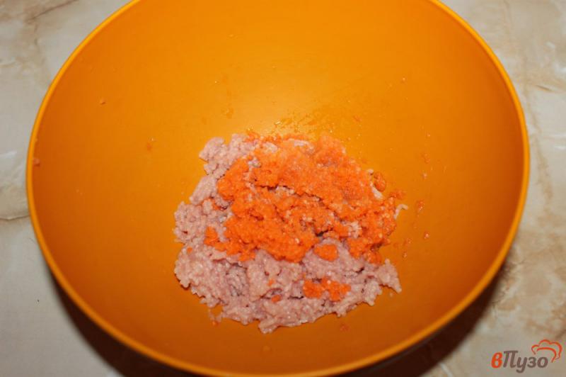 Фото приготовление рецепта: Тефтели из куриного мяса в томатном соусе шаг №3